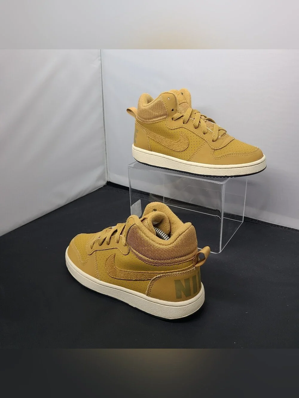 Nike Court Borough Mid GS 'Wheat' light brown kids size 3.5Y
